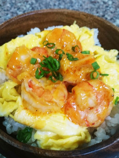 簡単にできる卵とエビマヨ丼-レシピのメイン写真