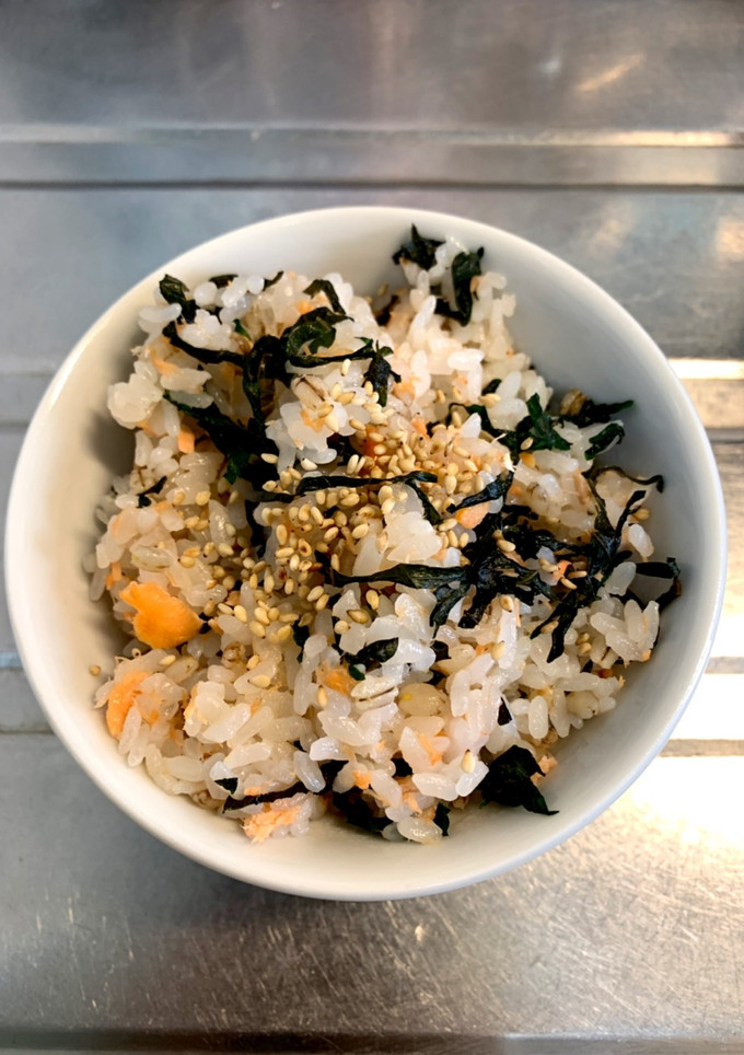 甘塩鮭とシソの香り混ぜご飯-レシピのメイン写真