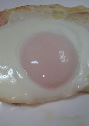 黄身真ん中のチーズハムエッグ（目玉焼き）-レシピのメイン写真