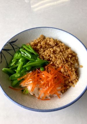 大豆ミートでそぼろ丼＊ベジタリアン-レシピのメイン写真
