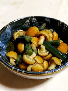 ワラビとなめこのぴり辛麺つゆ和え-レシピのメイン写真