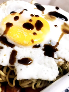 ペヤング 目玉焼き乗せ-レシピのメイン写真