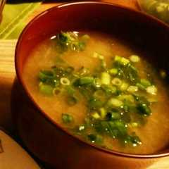 รูปของ エノキ茸と大根の納豆汁