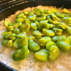 รูปของ そら豆ごはん 簡単 炊き込みごはん