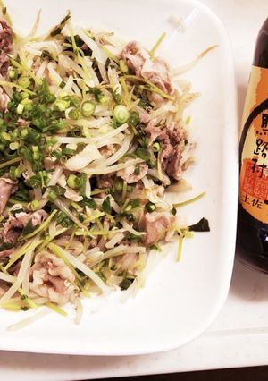 簡単♡豚カタ 豆苗・もやしのレンチン蒸し-レシピのメイン写真