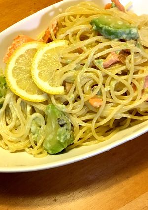 アボカドとサーモンのクリームパスタ-レシピのメイン写真