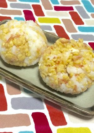 超簡単☆甘めなお味のたまごそぼろおにぎり-レシピのメイン写真