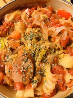 鍋一杯に野菜つめこむ具沢山ミネストローネ-レシピのメイン写真