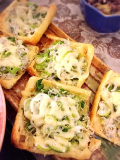 あぶら揚げのネギしらすピザ-レシピのメイン写真