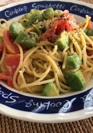 アボカドとトマトのクリームパスタ-レシピのメイン写真