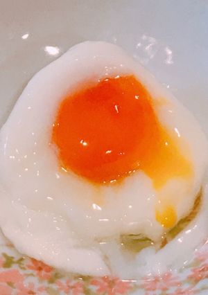 レンジで簡単！洗い物ゼロ、ラップで温玉！-レシピのメイン写真