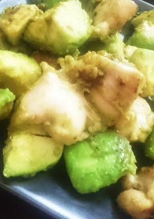鶏肉とアボカドの炒めもの-レシピのメイン写真