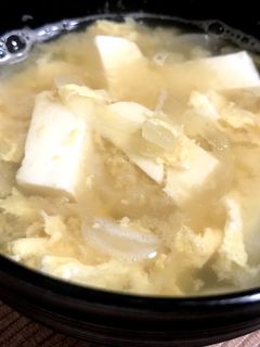 卵と玉ねぎと豆腐の味噌汁-レシピのメイン写真