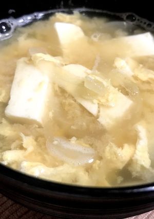 卵と玉ねぎと豆腐の味噌汁-レシピのメイン写真