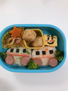 保育園遠足★電車のおにぎりお弁当-レシピのメイン写真