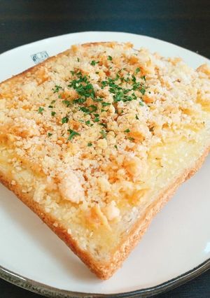 簡単♪鮭×胡麻×粉チーズのトースト-レシピのメイン写真