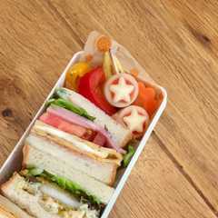 รูปของ お弁当と心の隙間に♡ギョニソチーズ