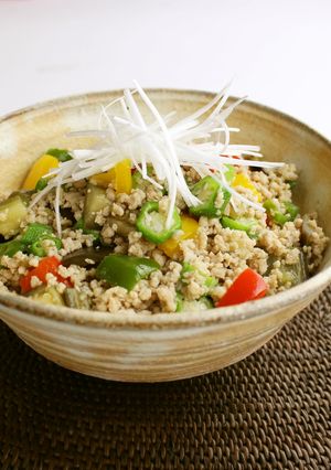 彩り野菜のそぼろ丼（権太呂だし使用）-レシピのメイン写真