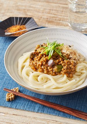 かけるだけ！キーマカレーまぜうどん-レシピのメイン写真