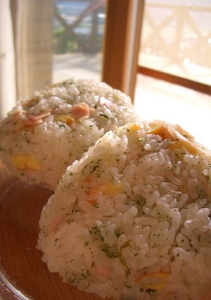 ドライセロリとチーズのおにぎり-レシピのメイン写真