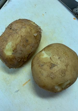 芽を取ってから！皮むき♩（肉じゃが）-レシピのメイン写真