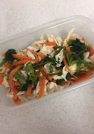 鳥ささみとほうれん草、人参の胡麻和え-レシピのメイン写真