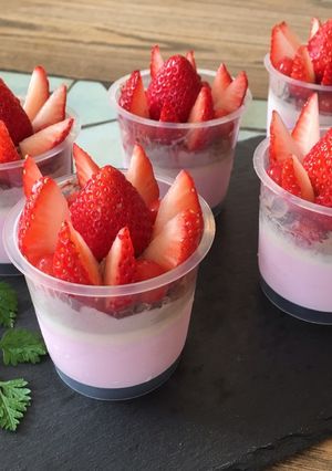 イチゴとサクランボのムースパフェ-レシピのメイン写真