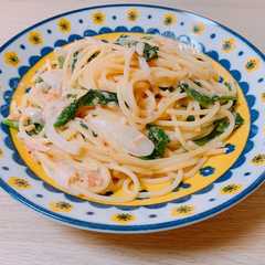 รูปของ 鮭フレークとほうれん草のクリームパスタ