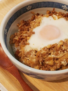 ひき肉とえのきの巣ごもり卵丼-レシピのメイン写真