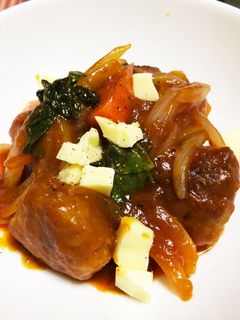 チーズon煮込みハンバーグ(´×ω×`)-レシピのメイン写真