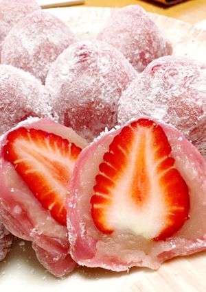 レンジで簡単♪いちごの求肥でいちご大福♪-レシピのメイン写真