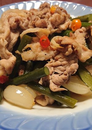 豚肉と辣韮とにんにくの茎の甘酢炒め♪-レシピのメイン写真