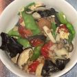 卵ときくらげと絹さやとトマトの五色塩炒め