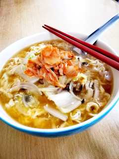 キムチのせインスタントラーメン-レシピのメイン写真