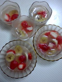 寒天ゼリーいちごとバナナ-レシピのメイン写真
