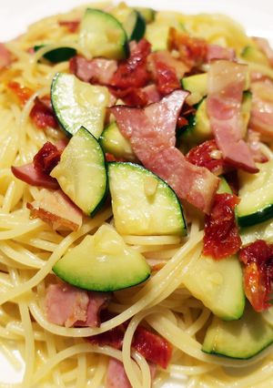 ドライトマトとズッキーニのパスタ-レシピのメイン写真