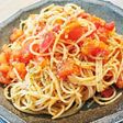 トマトとモッツァレラのペペロンチーノ
