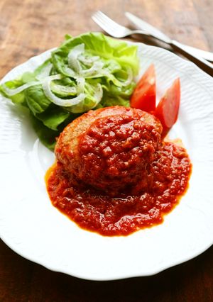新玉ねぎでふわふわ♡トマト煮込ハンバーグ-レシピのメイン写真