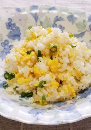鶏ガラと炒り卵で♪チャーハン風混ぜご飯-レシピのメイン写真