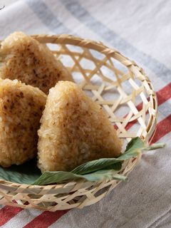 手もフライパンも汚れない!焼きおにぎり-レシピのメイン写真