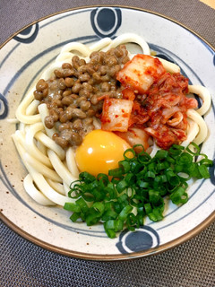 栄養満点!納豆 卵 キムチの冷やしうどん-レシピのメイン写真