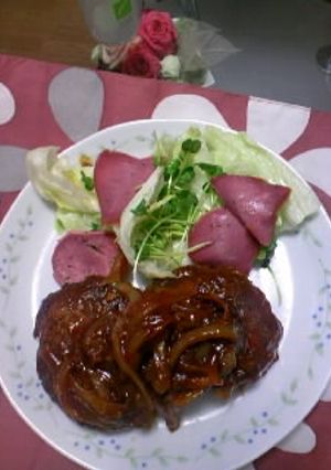 家族が喜ぶ煮込みハンバーグ-レシピのメイン写真
