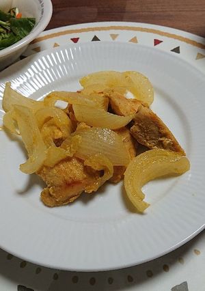 簡単☆柔らか鶏胸と甘い新玉葱の塩麹カレー-レシピのメイン写真