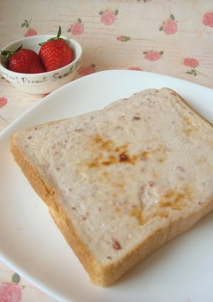 苺ミルクのトースト☆.｡.：*･゜-レシピのメイン写真