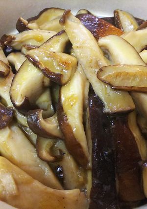 簡単副菜・シンプルな椎茸のバター炒め-レシピのメイン写真