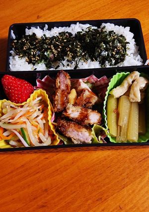 昨夜の豚カツを入れたお弁当です-レシピのメイン写真