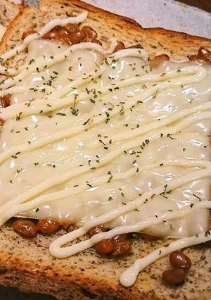 コクうま納豆チーズマヨトースト-レシピのメイン写真