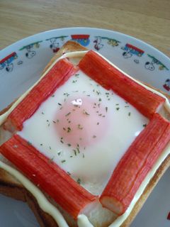 目玉焼きトースト◎かにかまバージョン-レシピのメイン写真