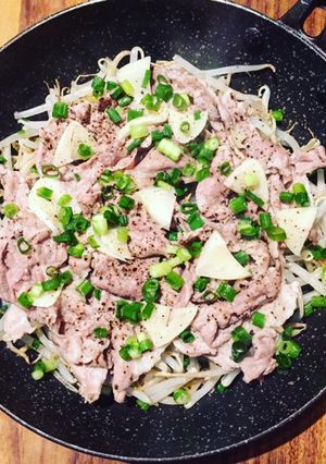 フライパン一つ◎豚こまもやしの蒸ししゃぶ-レシピのメイン写真
