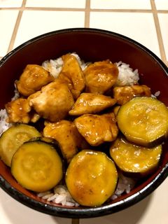 ササミとズッキーニのスタミナ丼-レシピのメイン写真